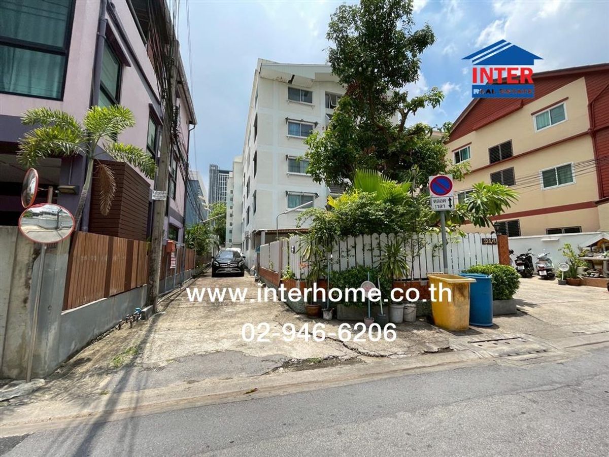 For SaleLandRama9, Petchburi, RCA : Land, plus house 131 sq.w., land, plus Ban Soi Ratchawithi 4, Soi Din Daeng 1, near the Victory Monument, Phahonyothin Road, Phaya Thai District, Bangkok