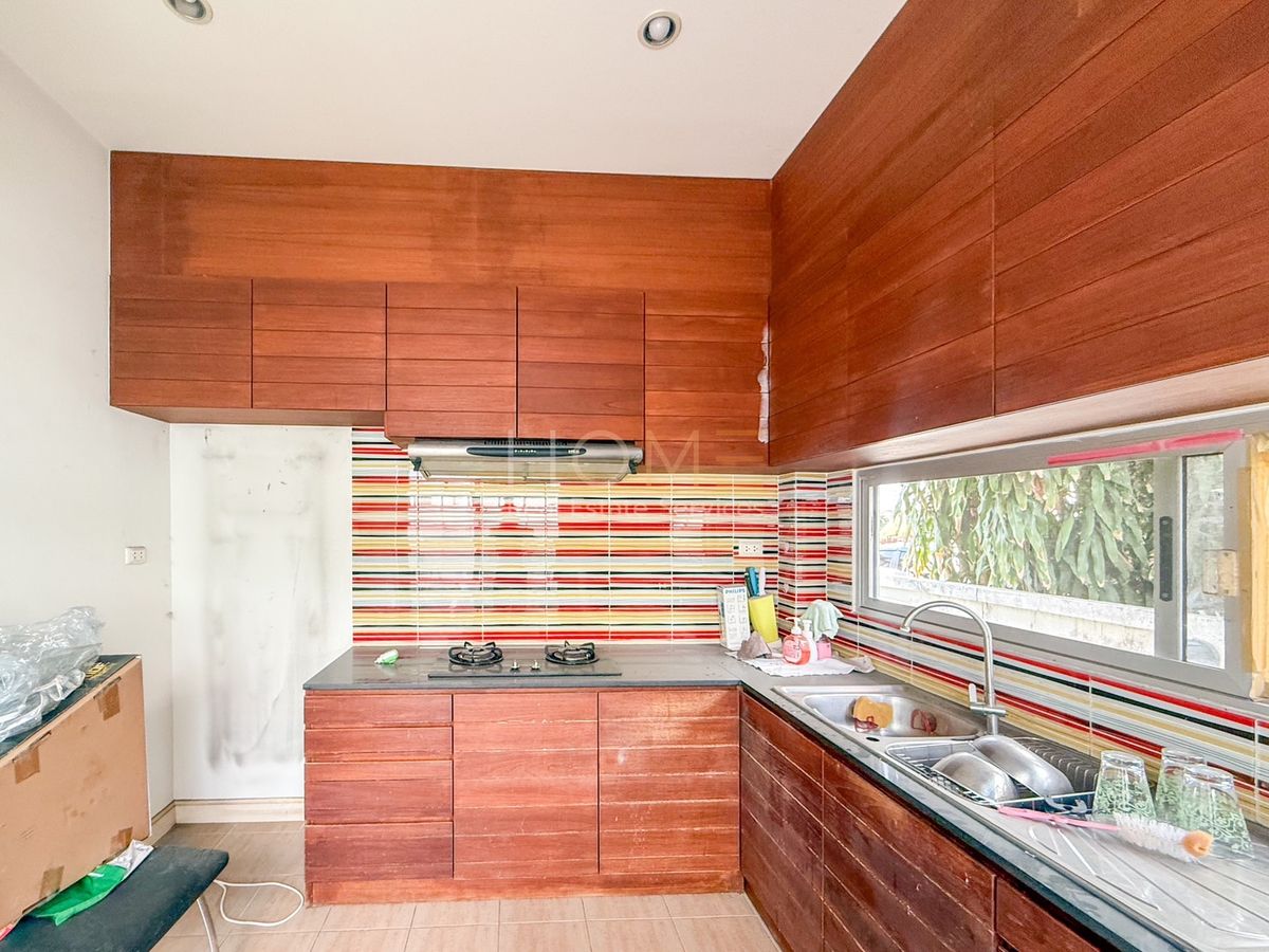 ขายบ้านมีนบุรี-ร่มเกล้า : ใกล้ MRT มีนบุรี 3 กม.🔥 พาร์คเวย์ ชาเล่ต์ รามคำแหง / 3 ห้องนอน (ขาย), Parkway Chalet Ramkhamhaeng / 3 Bedrooms (FOR SALE) AA259