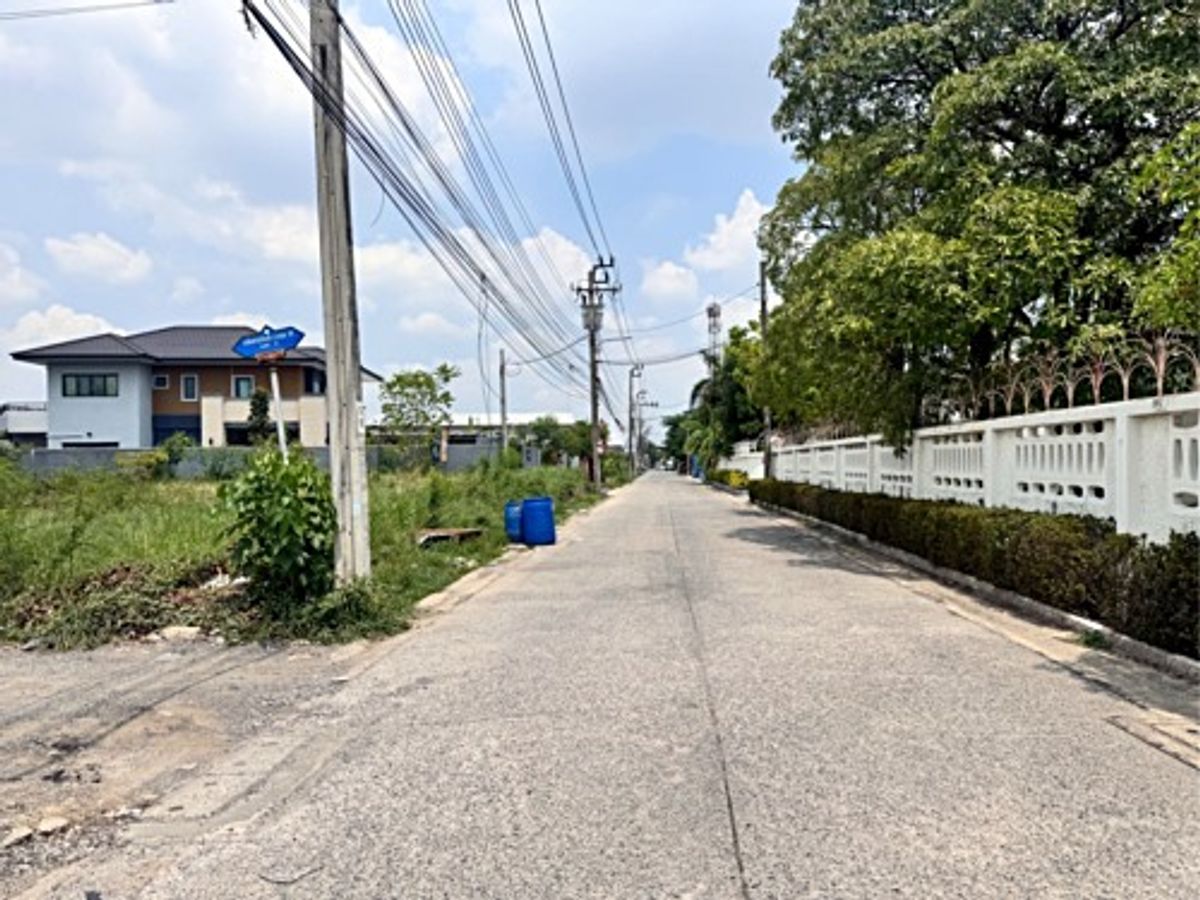 For SaleLandLadkrabang, Suwannaphum Airport : Land for sale in honor of Rama 9 Soi 38 (Soi Romyen) that is filled and converted (N.1698)