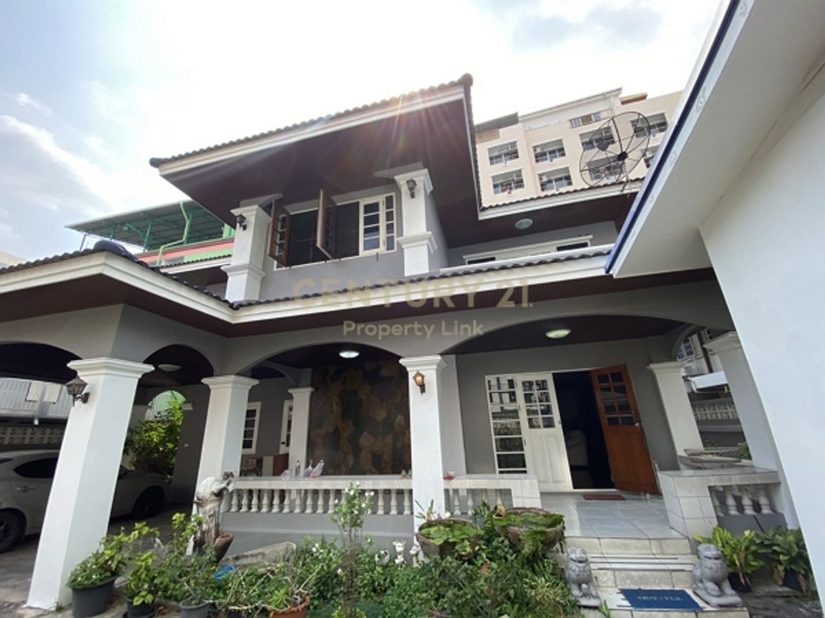 For RentHouseRatchadapisek, Huaikwang, Suttisan : For rent: 2-storey detached house, suitable for business - Soi Vibhavadi 2, Intersection 6 No.59-HH-68016