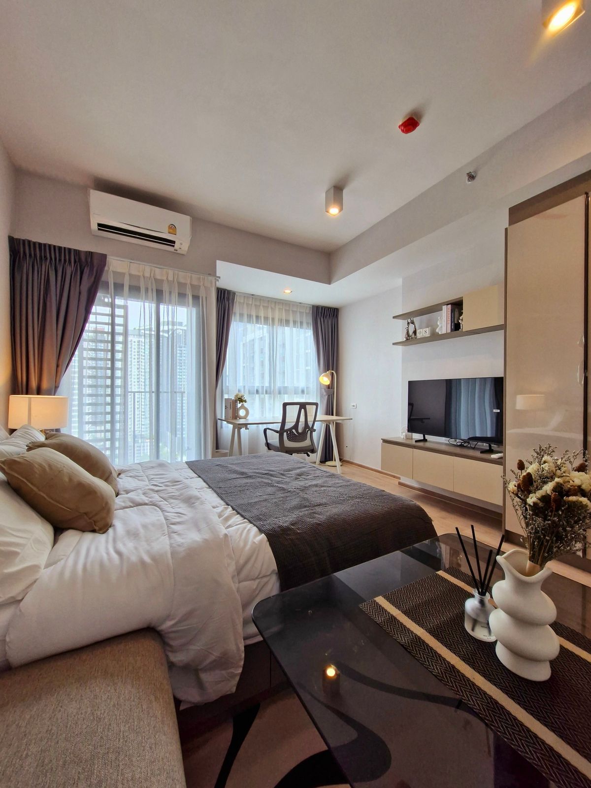 For RentCondoRama9, Petchburi, RCA : 🍀 Rent IDO, Rama 9 - Asoke 🍀 Interested in LINE @zcondo (with @prefix) 🔥 C4027