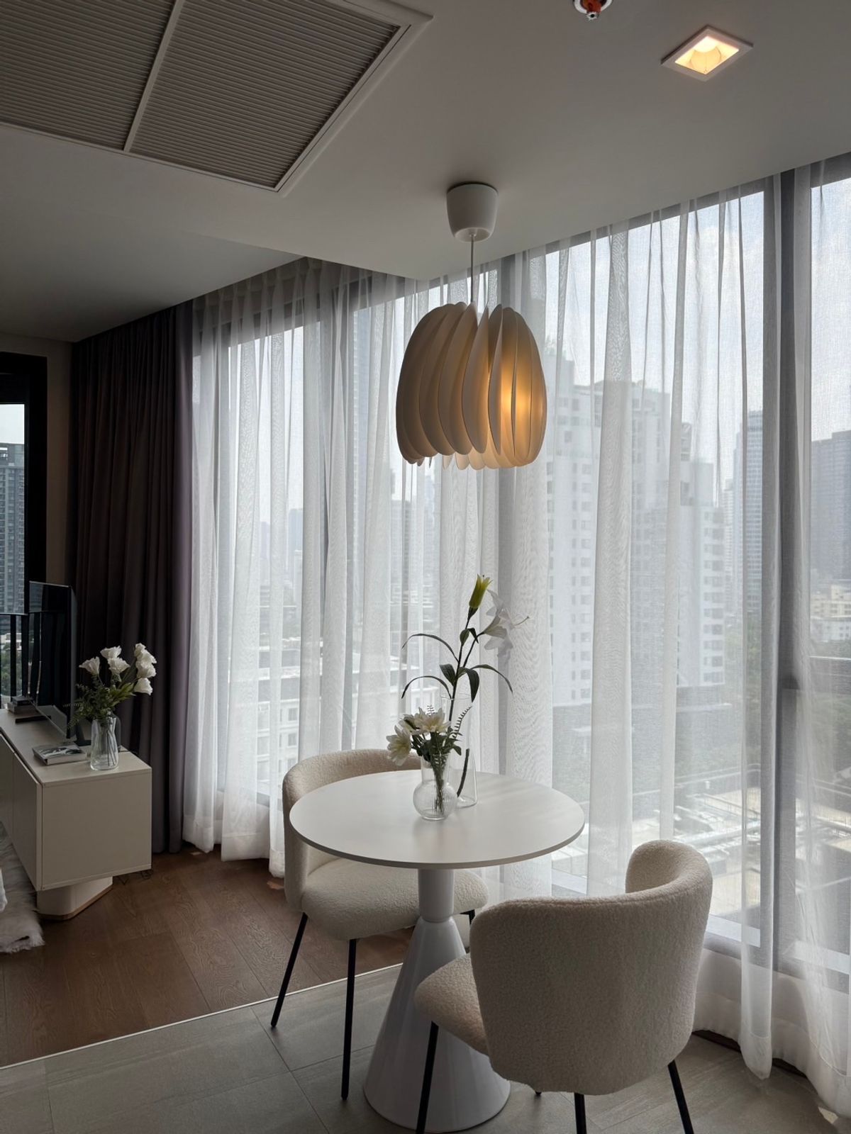 ขายคอนโดสุขุมวิท อโศก ทองหล่อ : SPECIAL PRICE NEW MOCK UP ROOM IDEO Q SUKHUMVIT36 READY TO MOVE CALL KEN 064-932-4645