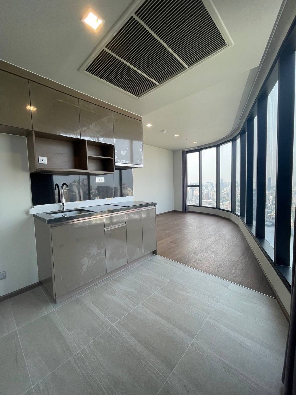 For SaleCondoSukhumvit, Asoke, Thonglor : Only 1 unit free furniture Ideo Q suk.36 29.31 sq.m. 1bedroom only 5.95mb. with free common area for 10 years* Tel 0957615782