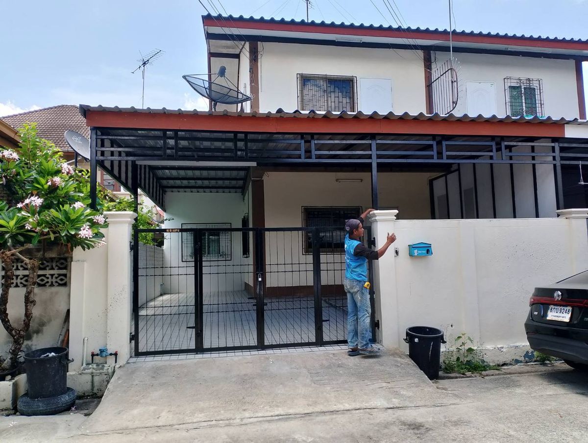 For RentTownhomeSeri Thai, Ramkhamhaeng Nida : #2 -storey house for rent, 3 bedrooms, 2 bathrooms #Narisa Seri Thai Village, 29, price 13,500/month #Cheap price, Serithai Road, Khlong Kum Subdistrict, Pink BTS