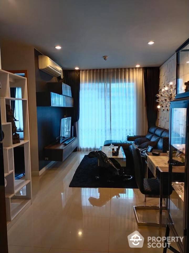 For RentCondoRama9, Petchburi, RCA : 1-BR Condo at Circle Condominium near MRT Phetchaburi