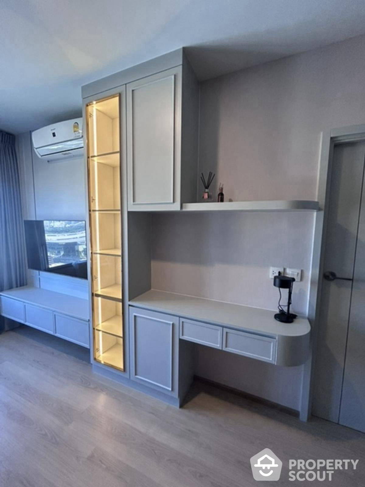 For RentCondoKhlongtoei, Kluaynamthai : 1-BR Condo at LIFE Rama 4 - Asoke near MRT Queen Sirikit National Convention Centre