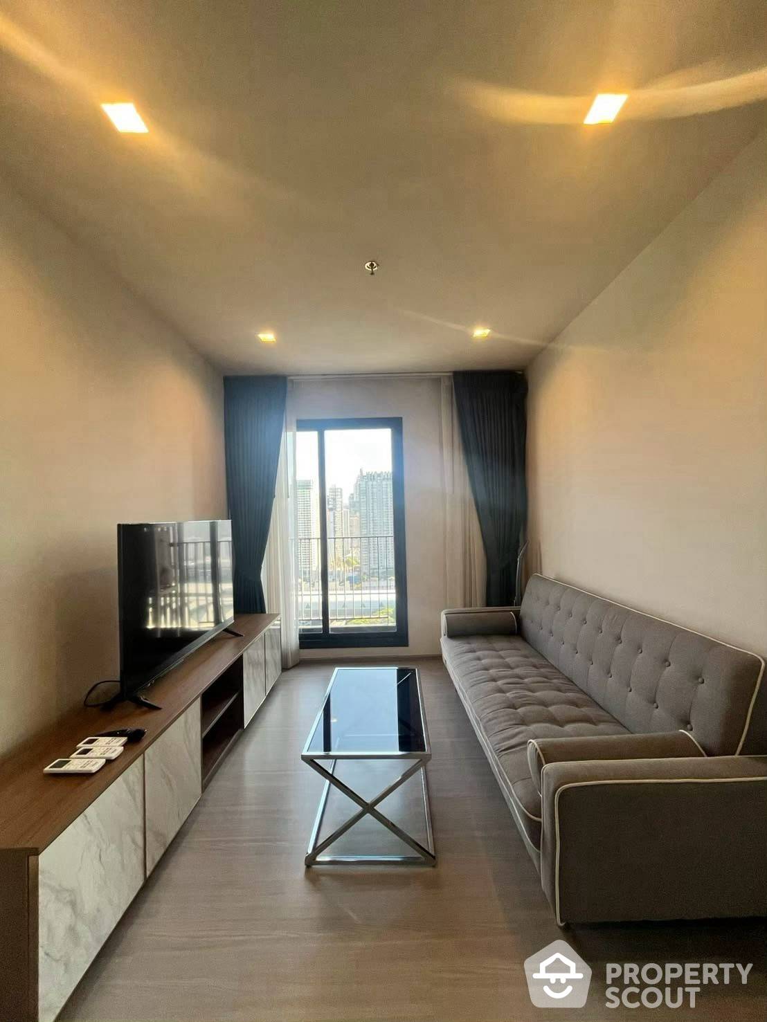 For RentCondoRama9, Petchburi, RCA : 2-BR Condo at Life Asoke Hype near ARL Makkasan