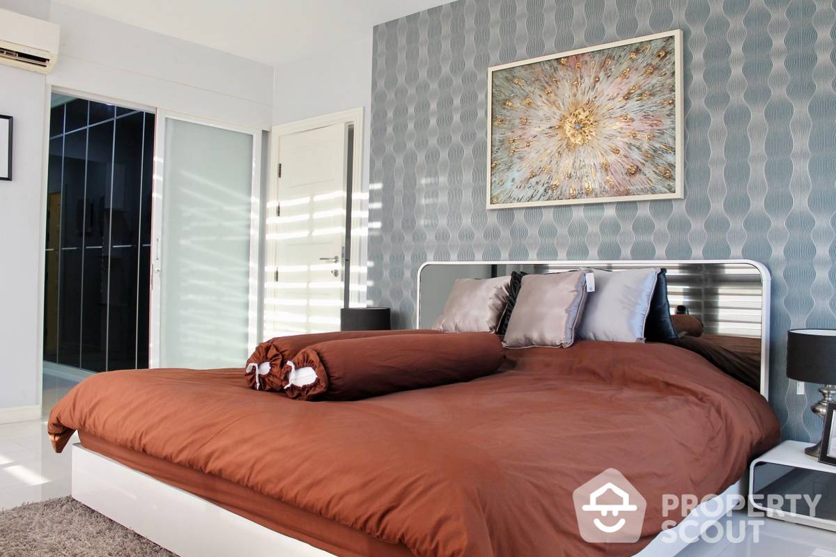 For RentCondoRama9, Petchburi, RCA : 2-BR Condo at PG Rama 9 near MRT Phra Ram 9