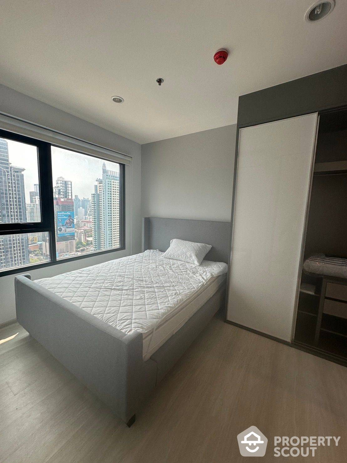 For RentCondoRama9, Petchburi, RCA : 2-BR Condo at Life Asoke near ARL Makkasan