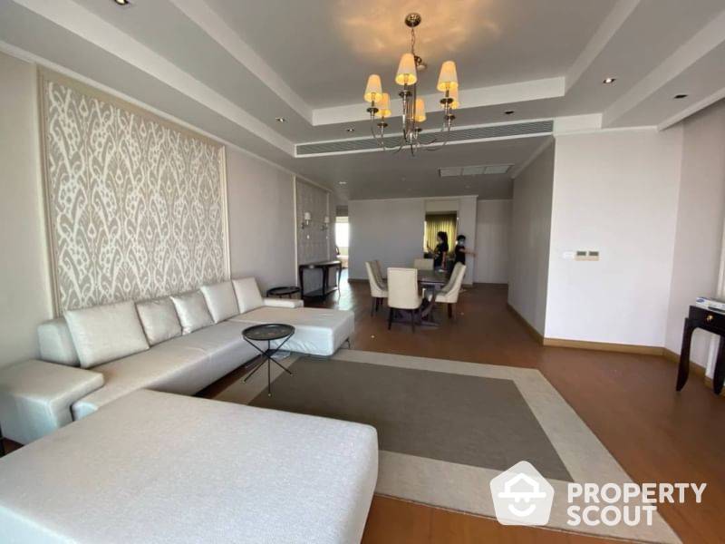 For RentCondoWongwianyai, Charoennakor : 3-BR Condo at River House Condominium near MRT Hua Lamphong