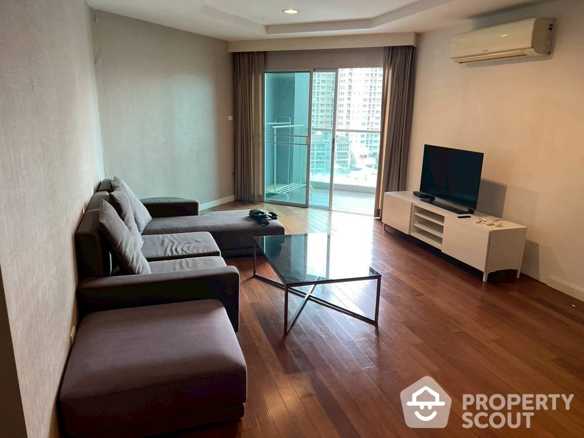 For RentCondoRama9, Petchburi, RCA : 2-BR Condo at Belle Grand Rama 9 near MRT Phra Ram 9