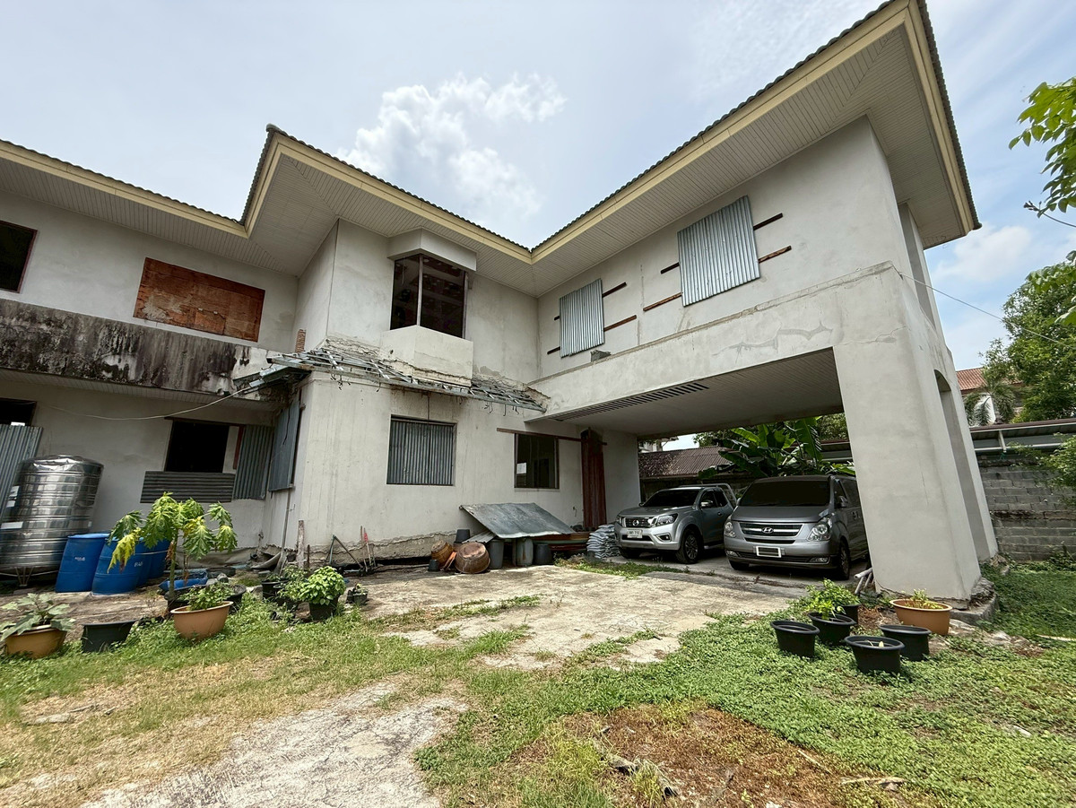 ขายที่ดินนวมินทร์ รามอินทรา : ขาย บ้าน+ที่ดิน  ซอยรามอินทรา 5 แยก 7 แขวงอนุสาวรีย์ เขตบางเขน ทิศเหนือ  เนื้อที่ 390 ตารางวา