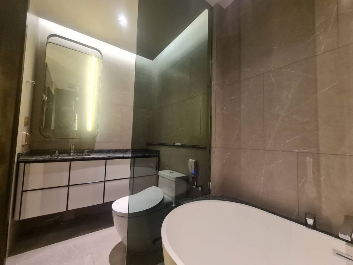 ให้เช่าคอนโดสุขุมวิท อโศก ทองหล่อ : 𝐅𝐨𝐫 𝐑𝐞𝐧𝐭 : The Reserve 61 Hideaway 2 Bed 2 Baht 84.55 sqm 100k Call :0635925888