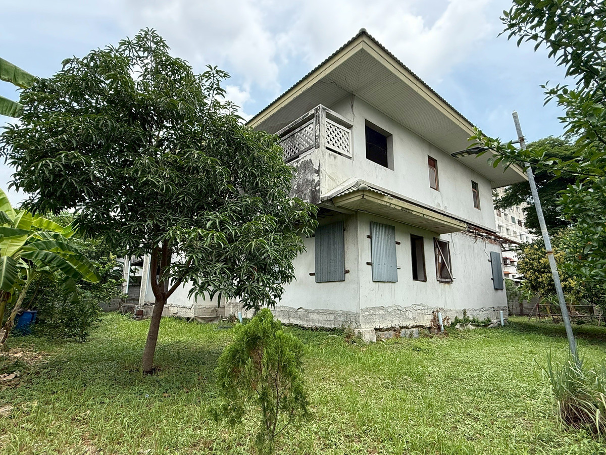 ขายที่ดินนวมินทร์ รามอินทรา : ขาย บ้าน+ที่ดิน  ซอยรามอินทรา 5 แยก 7 แขวงอนุสาวรีย์ เขตบางเขน ทิศเหนือ  เนื้อที่ 390 ตารางวา