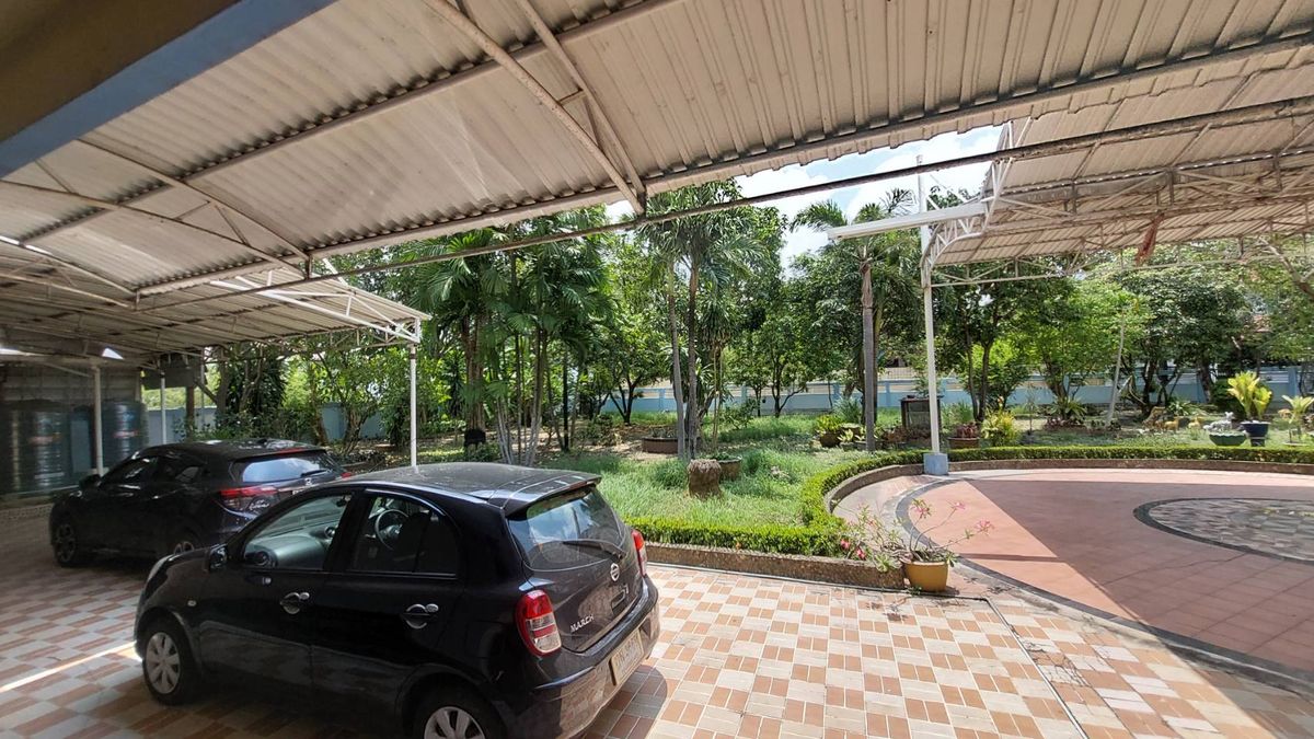 For RentWarehousePattanakan, Srinakarin : Office for rent With warehouses, good locations, Soi Chaloem Phrakiat Rama 9 Soi 13