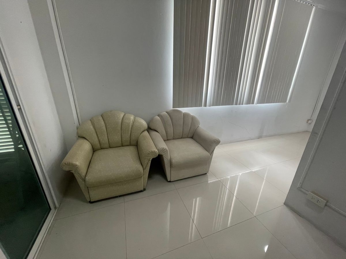 For RentWarehousePattanakan, Srinakarin : Office for rent With warehouses, good locations, Soi Chaloem Phrakiat Rama 9 Soi 13