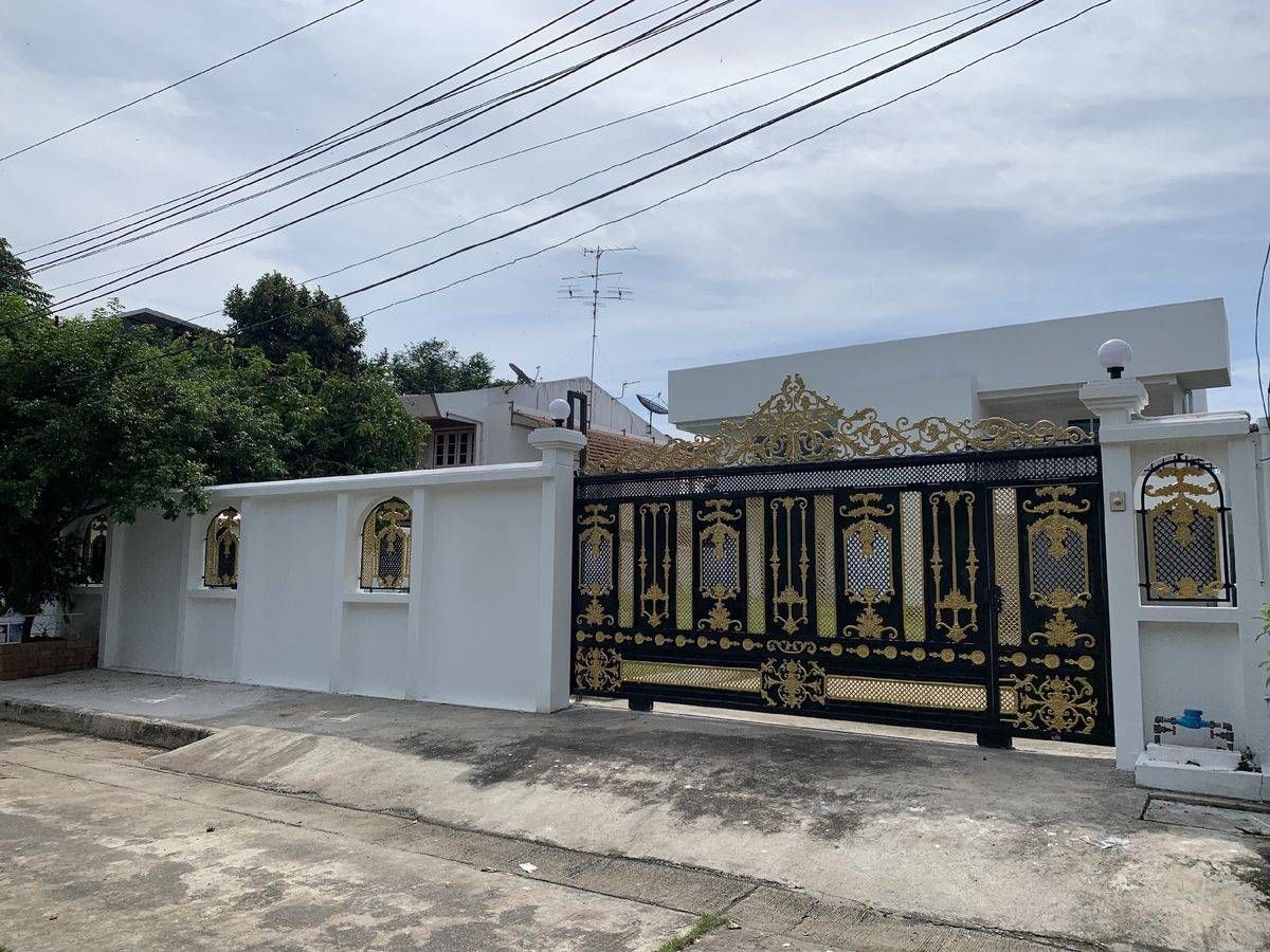 For RentHousePattanakan, Srinakarin : Rent a detached house, Phatthanakan - Onnut Zone, near Vipharam Hospital, only 5 minutes