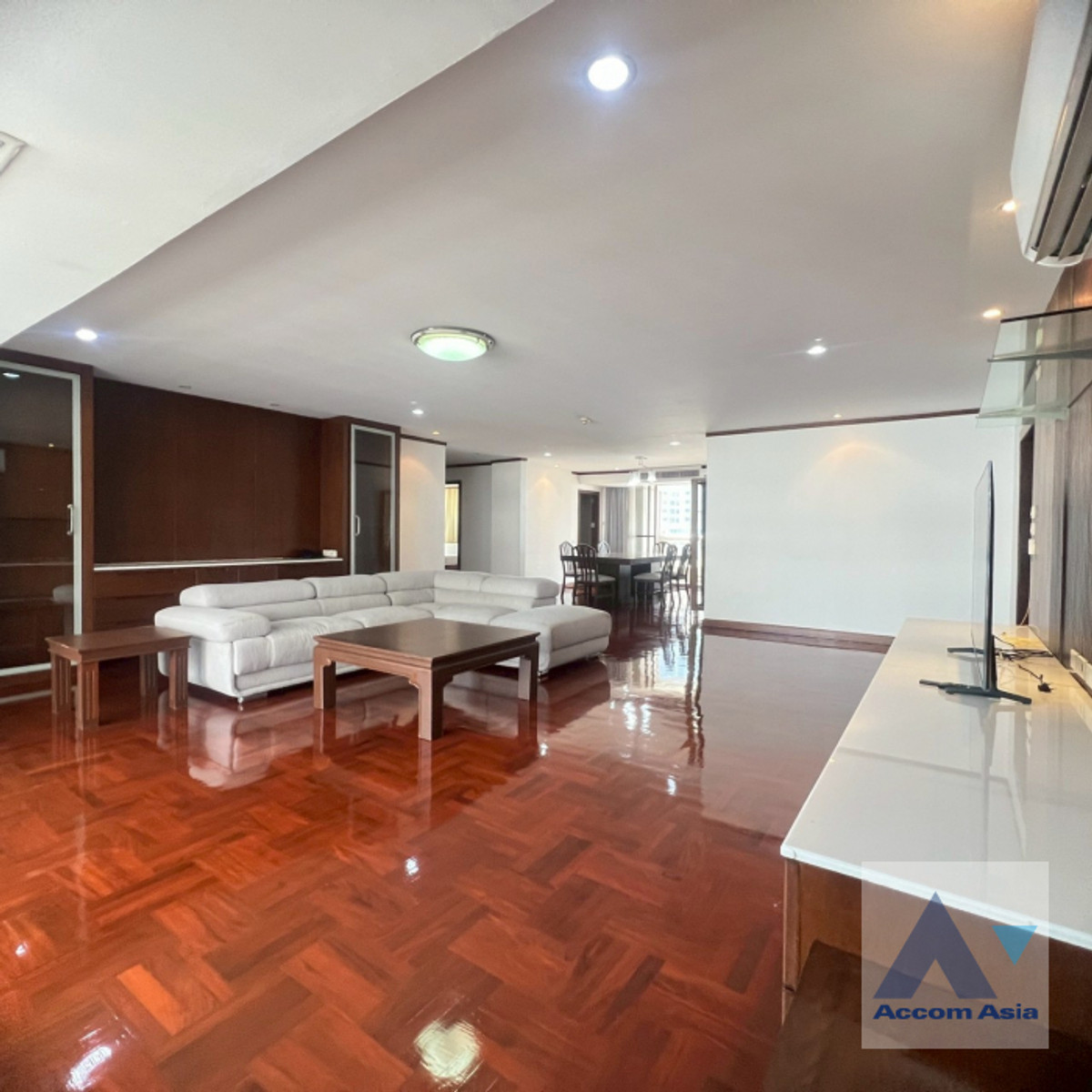 ให้เช่าสุขุมวิท อโศก ทองหล่อ : 🔼AccomA🔽 Pet friendly 3 Bedrooms Apartment for Rent in Sukhumvit, Bangkok near BTS Phrom Phong at Family Size Residence Starting at 280 Sqm (AA45628)
