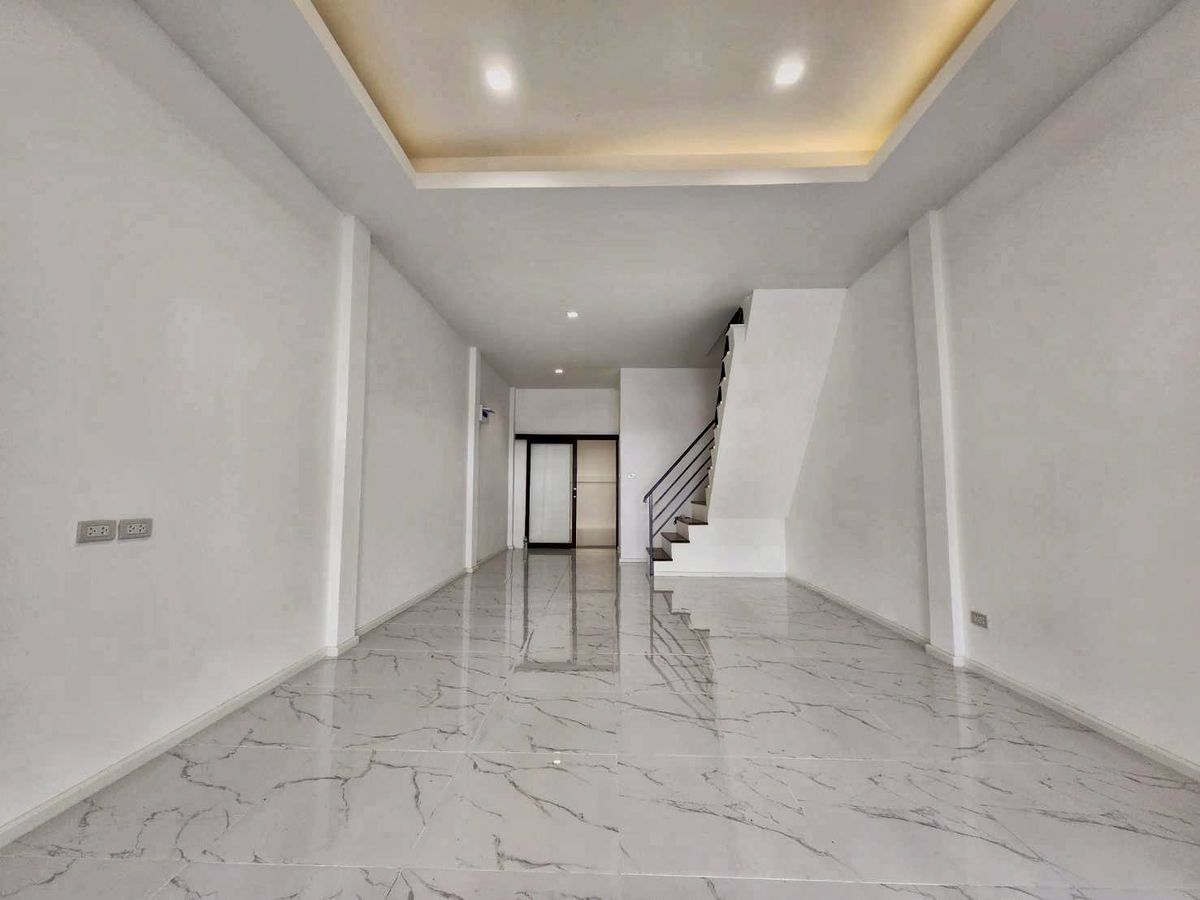 For SaleTownhomeVipawadee, Don Mueang, Lak Si : 2 -storey townhouse for sale, Sirin Nakhon University, Phahonyothin 54/1, area 16 sq.w., near the Safe One Market and the Khu Khot Green Line Station. New renovation (JKTW73)