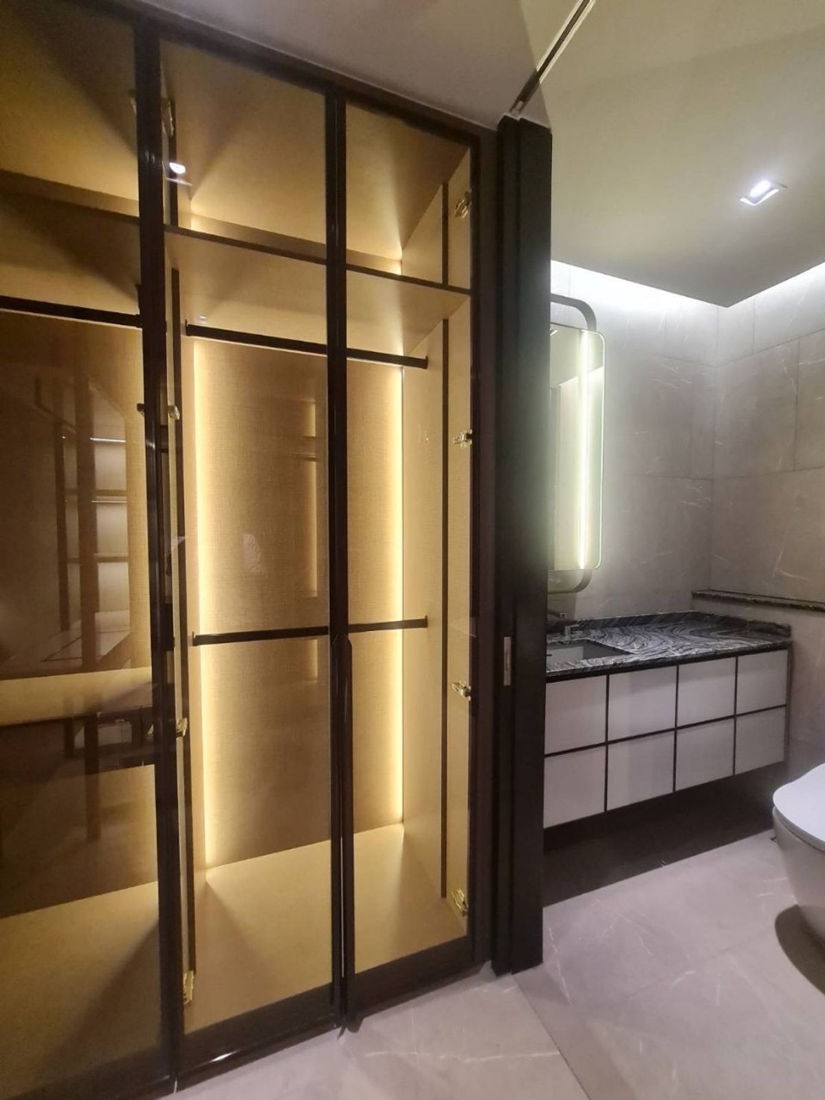 ให้เช่าคอนโดสุขุมวิท อโศก ทองหล่อ : 𝐅𝐨𝐫 𝐑𝐞𝐧𝐭 : The Reserve 61 Hideaway 2 Bed 2 Baht 84.55 sqm 100k Call :0635925888