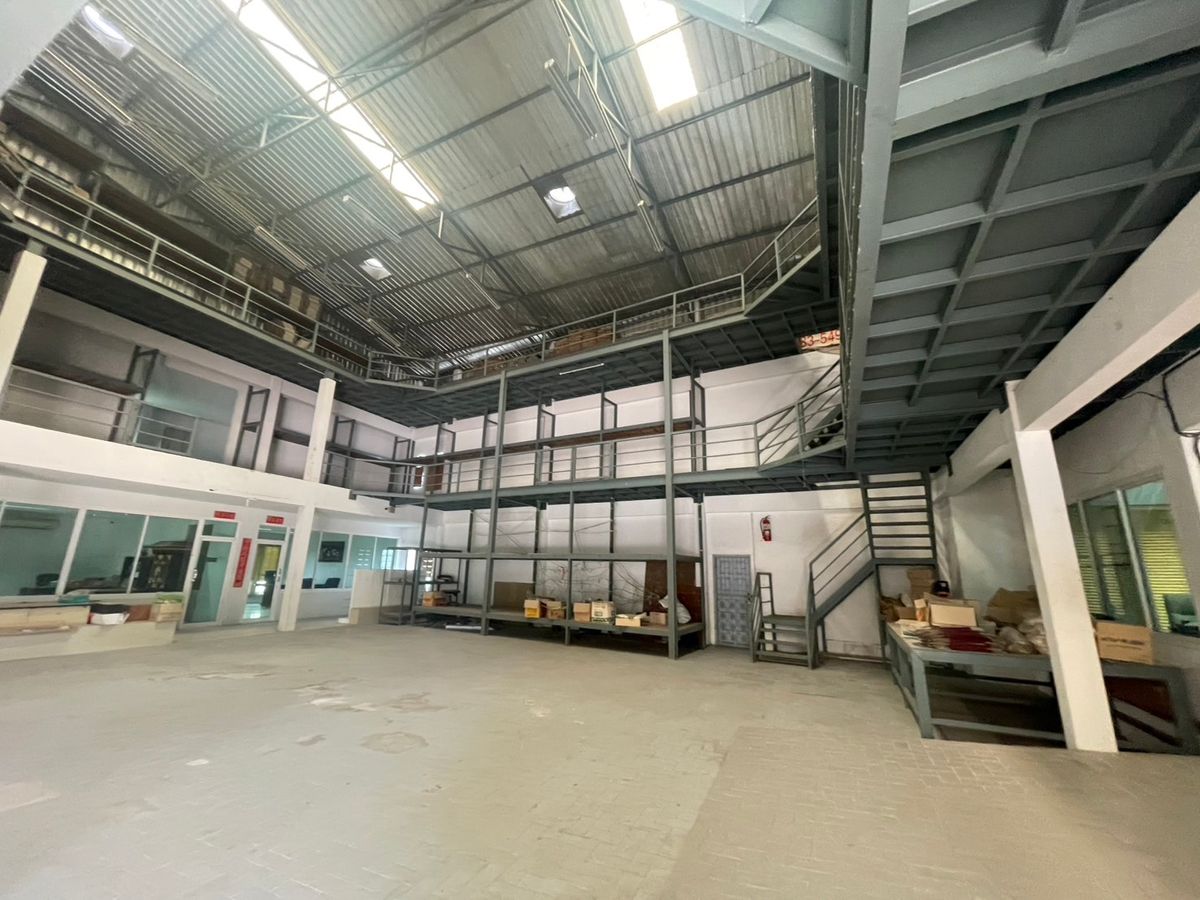 For RentWarehousePattanakan, Srinakarin : Office for rent With warehouses, good locations, Soi Chaloem Phrakiat Rama 9 Soi 13