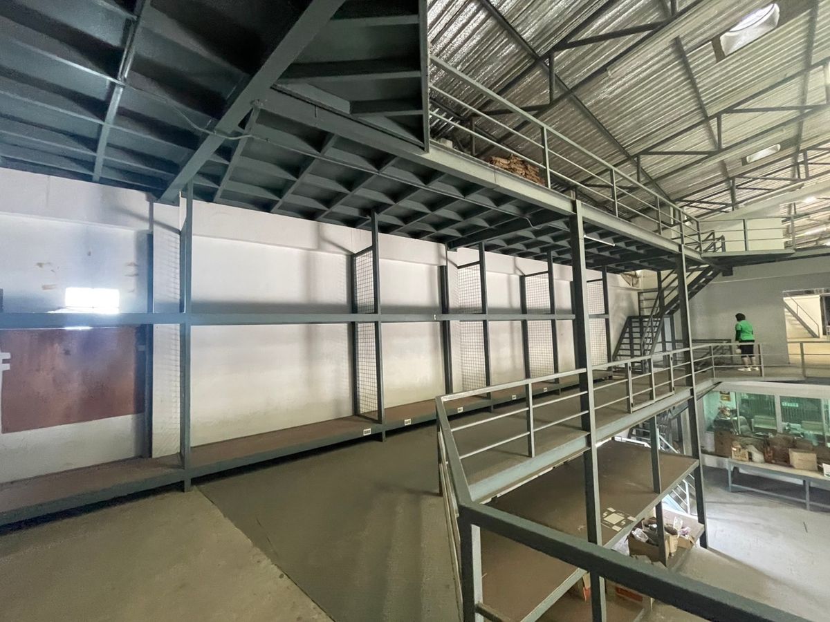 For RentWarehousePattanakan, Srinakarin : Office for rent With warehouses, good locations, Soi Chaloem Phrakiat Rama 9 Soi 13