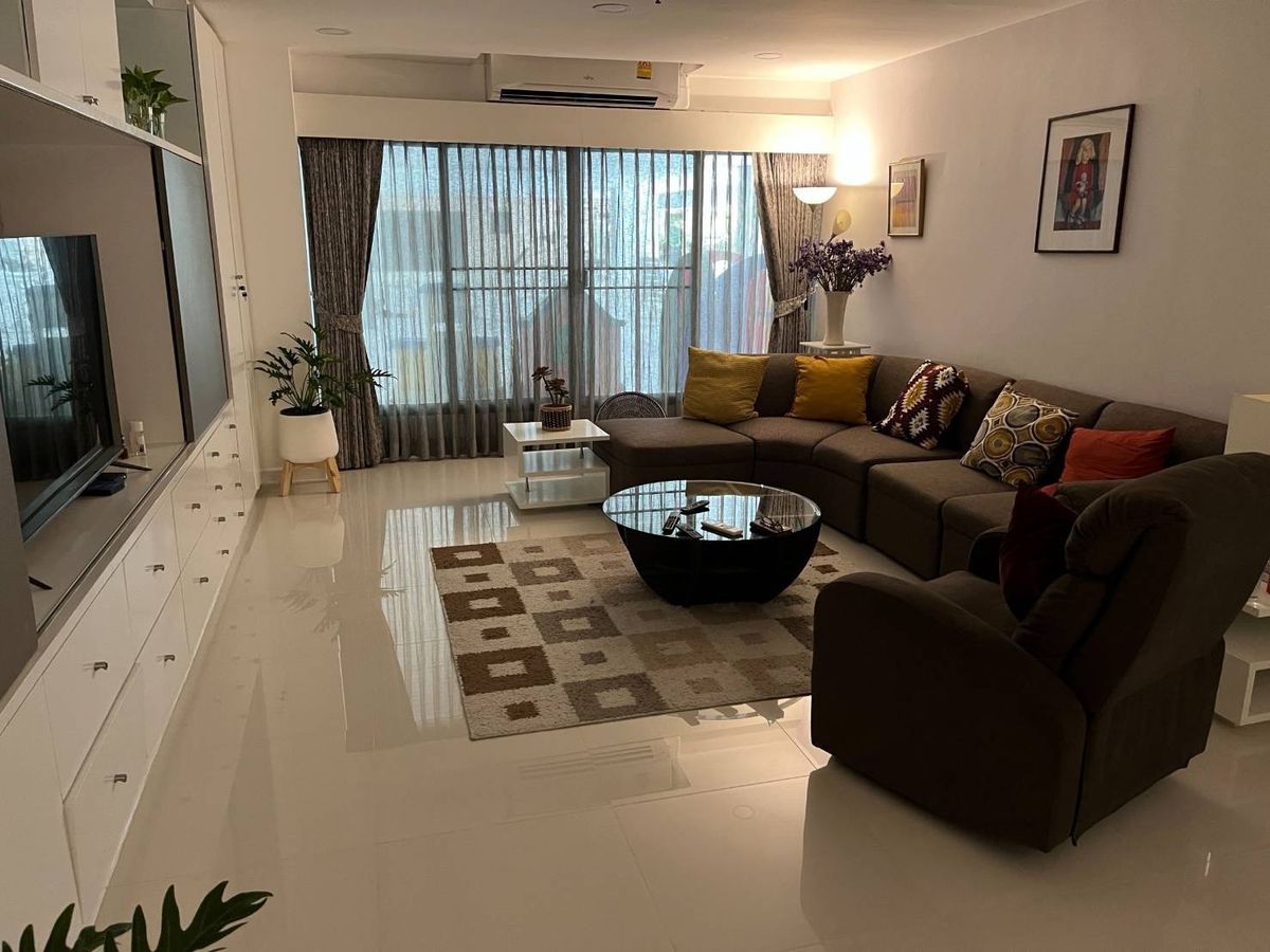 ขายคอนโดวิทยุ ชิดลม หลังสวน : LTHC12412 – Baan Ploenchit Condo FOR SALE Size 96 sqm. 2 beds 2 baths Near BTS Phloen Chit Station ONLY 12.5 MB