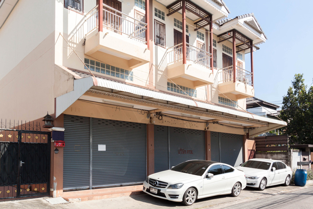 ให้เช่าทาวน์โฮมลาดพร้าว101 แฮปปี้แลนด์ : ให้เช่าตึกแถว 2 ชั้นครึ่ง ลาดพร้าว 109 (เจ้าของปล่อยเอง)