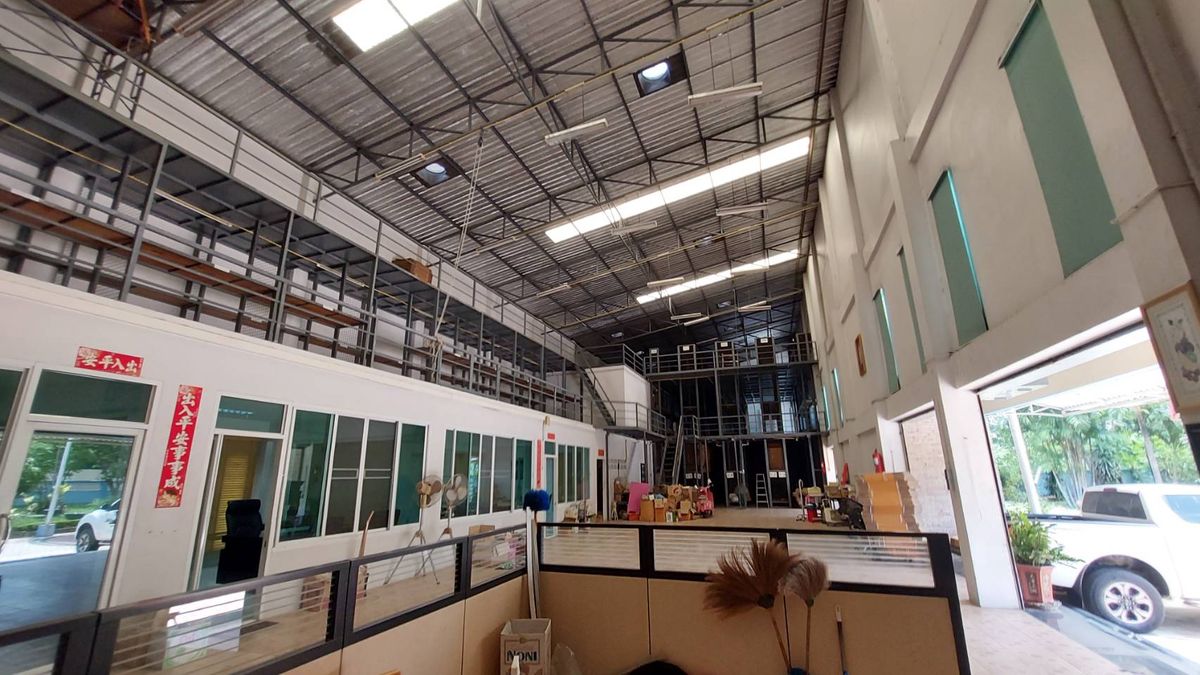 For RentWarehousePattanakan, Srinakarin : Office for rent With warehouses, good locations, Soi Chaloem Phrakiat Rama 9 Soi 13