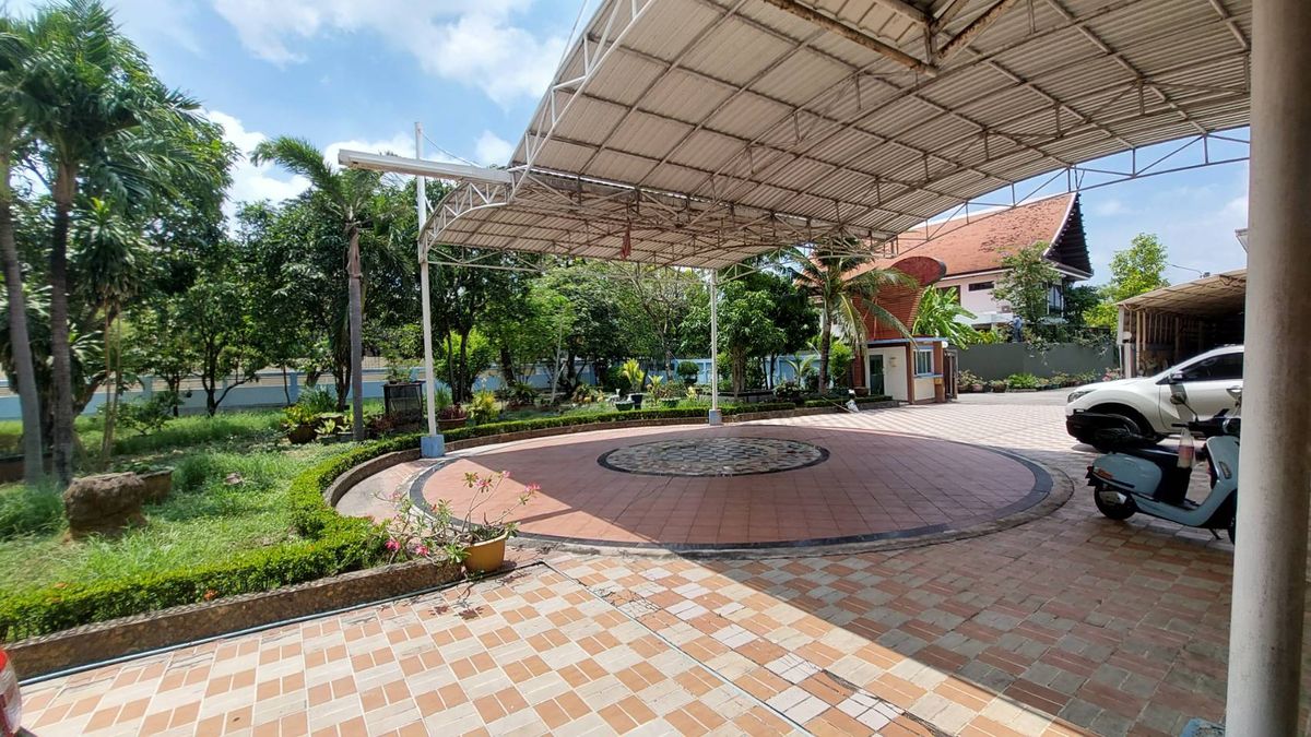 For RentWarehousePattanakan, Srinakarin : Office for rent With warehouses, good locations, Soi Chaloem Phrakiat Rama 9 Soi 13