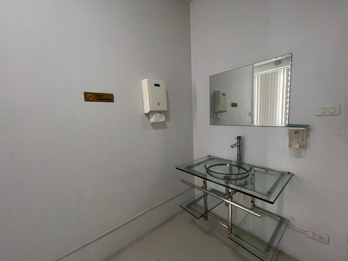 For RentWarehousePattanakan, Srinakarin : Office for rent With warehouses, good locations, Soi Chaloem Phrakiat Rama 9 Soi 13