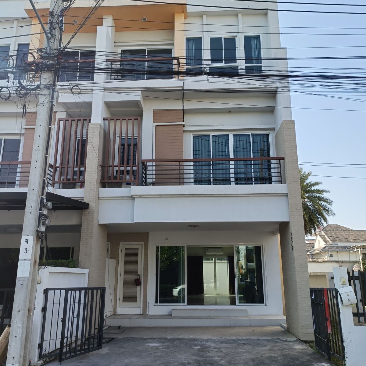 For RentTownhomeKaset Nawamin,Ladplakao : Townhouse 3bedroom, can register a company, suitable for living / office, near Nawamin City Avenue