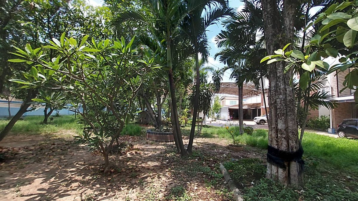 For RentWarehousePattanakan, Srinakarin : Office for rent With warehouses, good locations, Soi Chaloem Phrakiat Rama 9 Soi 13