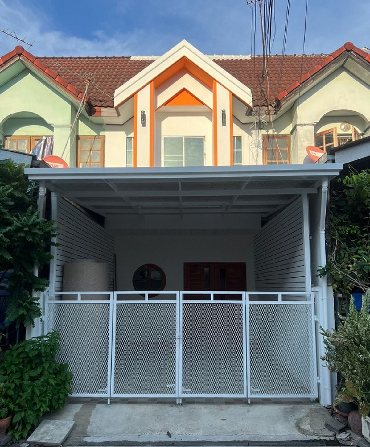 ขายทาวน์โฮมปทุมธานี รังสิต ธรรมศาสตร์ : ขายทาวน์เฮ้าส์ 2 ชั้น รีโนเวทใหม่ทั้งหลัง บ้านกลางซอยวิลเลจ 2 ลำลูกกาคลอง 4 ลำลูกกา จ.ปทุมธานี.