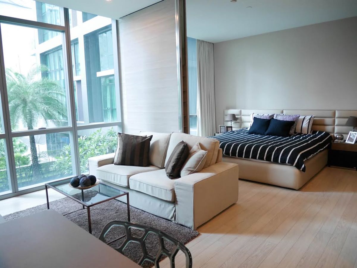 ให้เช่าคอนโดสุขุมวิท อโศก ทองหล่อ : ✨ The Room สุขุมวิท 21 | 1 ห้องนอน 50 ตร.ม. | วิวสระและสวน | ชั้น 5 เงียบสงบ ใจกลางอโศก | ค่าเช่า 40,000 บาท 📱 Line: @323gqmho | รหัส: T1648