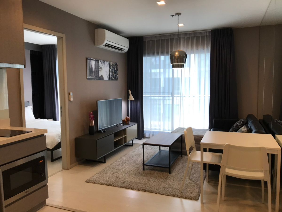 ให้เช่าคอนโดสุขุมวิท อโศก ทองหล่อ : For rent condo Rhythm 36-38 2Beds with corner room (S03-2011) 