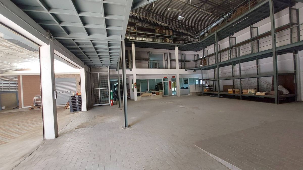 For RentWarehousePattanakan, Srinakarin : Office for rent With warehouses, good locations, Soi Chaloem Phrakiat Rama 9 Soi 13