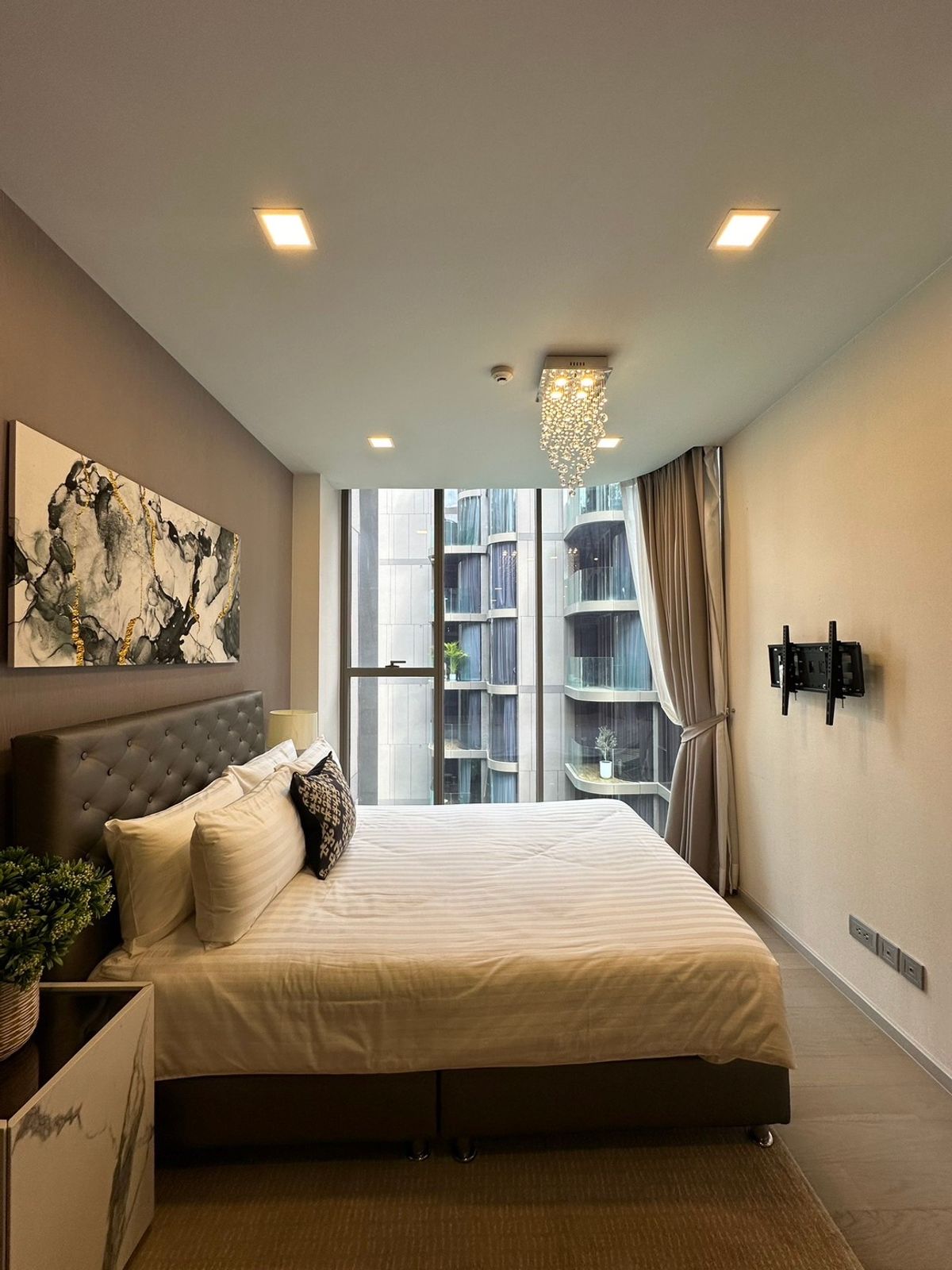 For RentCondoSukhumvit, Asoke, Thonglor : Luxury condo rental 𝗔𝘀𝗵𝘁𝗼𝗻 𝗥𝗲𝘀𝗶𝗱𝗲𝗻𝗰𝗲𝟰𝟭 𝟮 Bedroom 𝟮 Bathroom 𝟳𝟱𝘀𝗾𝗺. Beautiful dressing ready to move in 📱𝟬𝟲𝟱-𝟮𝟯𝟲-𝟮𝟴𝟯𝟵 
 
