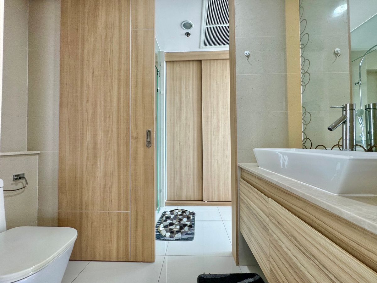 ให้เช่าคอนโดพัทยา บางแสน ชลบุรี สัตหีบ : For Rent Condo Riviera Wongamat  (S03-2013) 