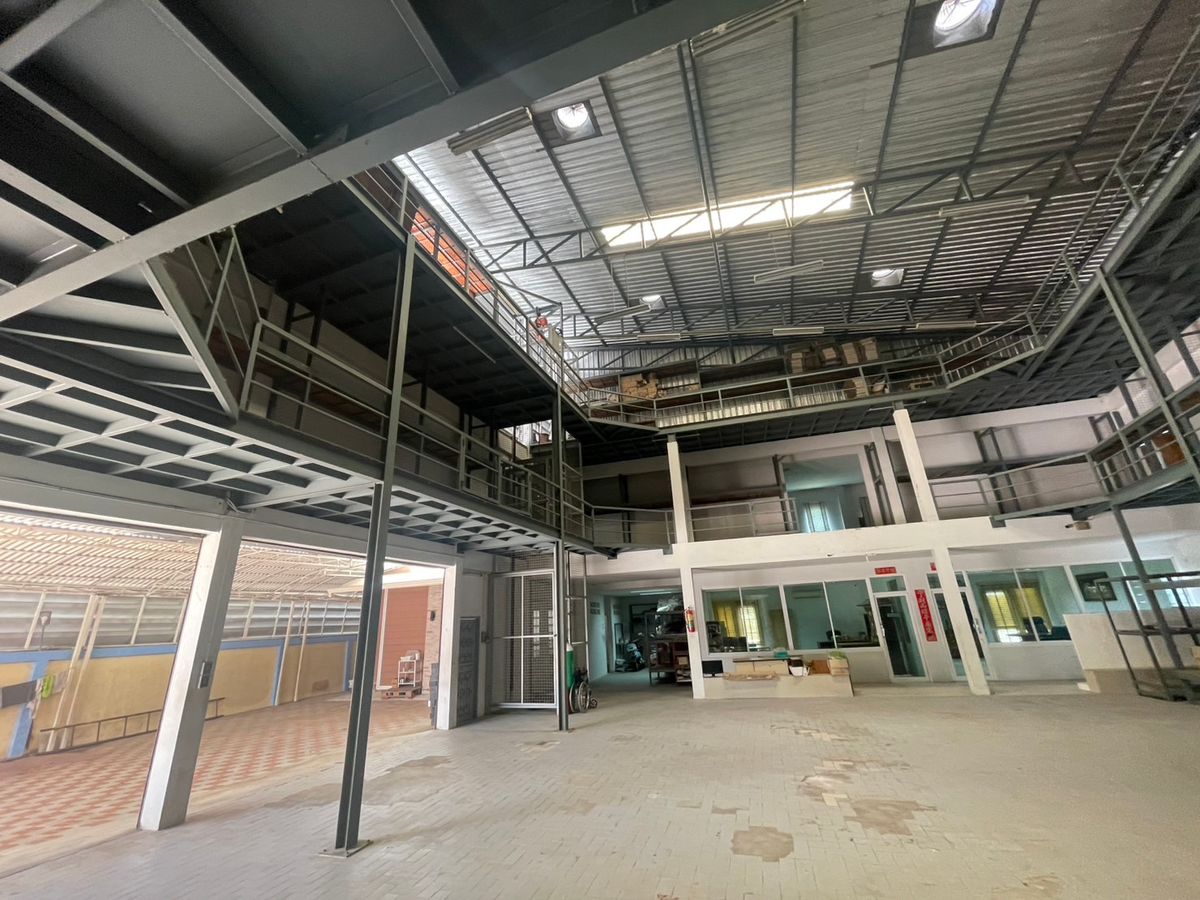 For RentWarehousePattanakan, Srinakarin : Office for rent With warehouses, good locations, Soi Chaloem Phrakiat Rama 9 Soi 13