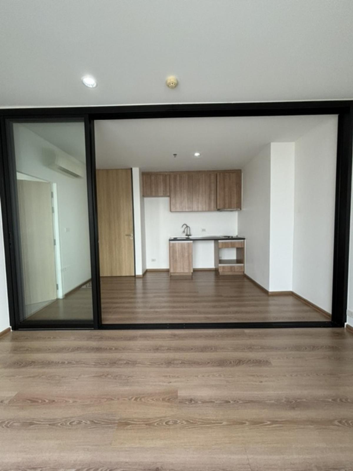 ขายคอนโดลาดพร้าว เซ็นทรัลลาดพร้าว : 03/04/2026, รวมค่าโอน# เปิดขายด่วน! The Issara Ladprao - ห้อง 1 นอน 52 ตรม. ใกล้ BTS/MRT ห้าแยกลาดพร้าว เพียง 50 ม.จาก Big C 0642748883