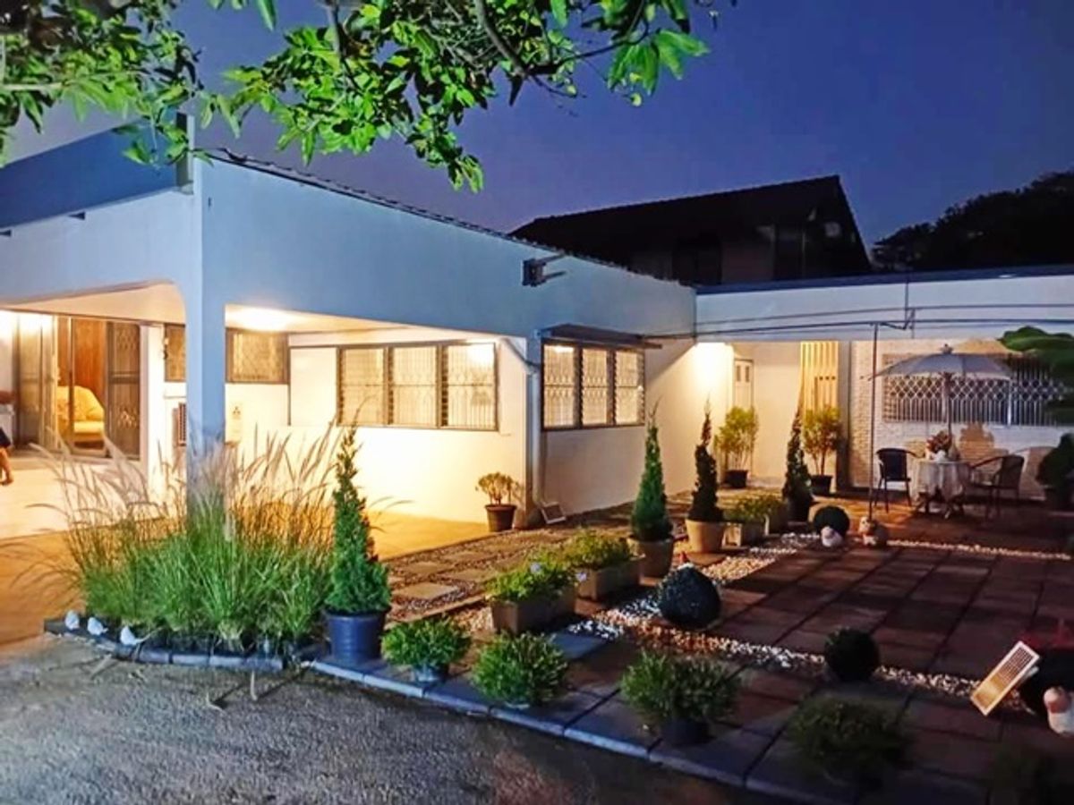 For RentHouseRattanathibet, Sanambinna : Muang Thong Thani BTS 500 meters Chaengwattana 30-38 Rent a single house 100 sq.w. 4 bedrooms, 2 water, 2 cars, 3 Air Central Chaengwattana 2.3 km. Impact