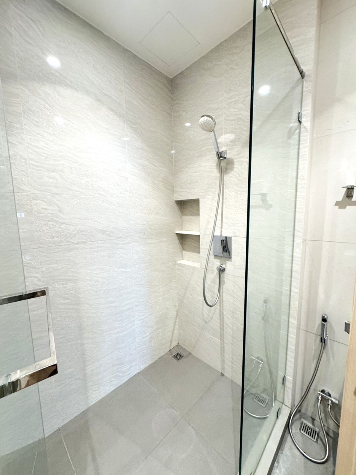 ให้เช่าคอนโดสุขุมวิท อโศก ทองหล่อ : 🔥🔥LineID: @RizzEstate (มี@)🔥🔥 Maru Ekkamai 2 เลี้ยงสัตว์ได้ ใกล้ BTS Ekkamai 🔥ห้องพร้อมอยู่