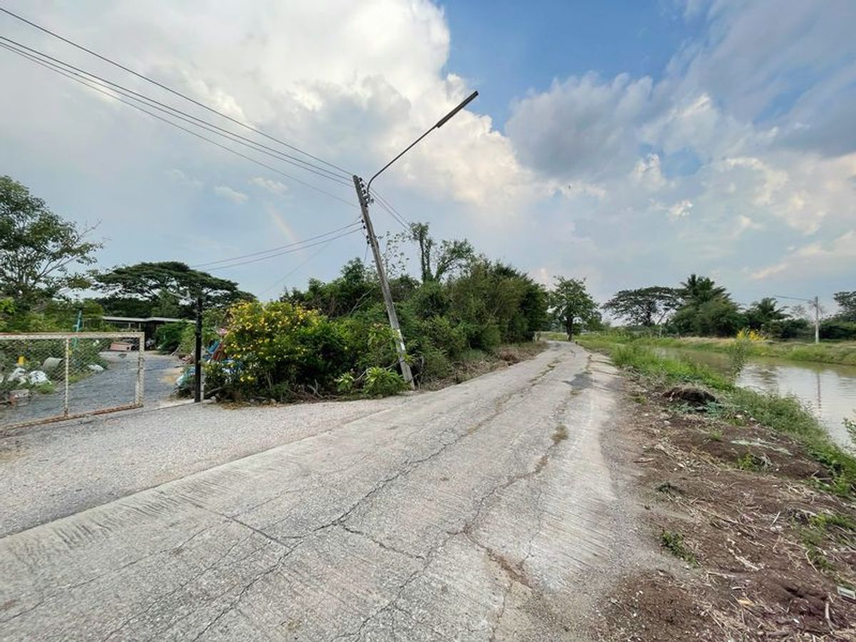 For SaleHouseSaraburi : 1 -story house for sale, modern 400 sq.m. with a swimming pool, plus a 5.5kw solar cell, Ban Rai Subdistrict, Nong Don District, Saraburi Province