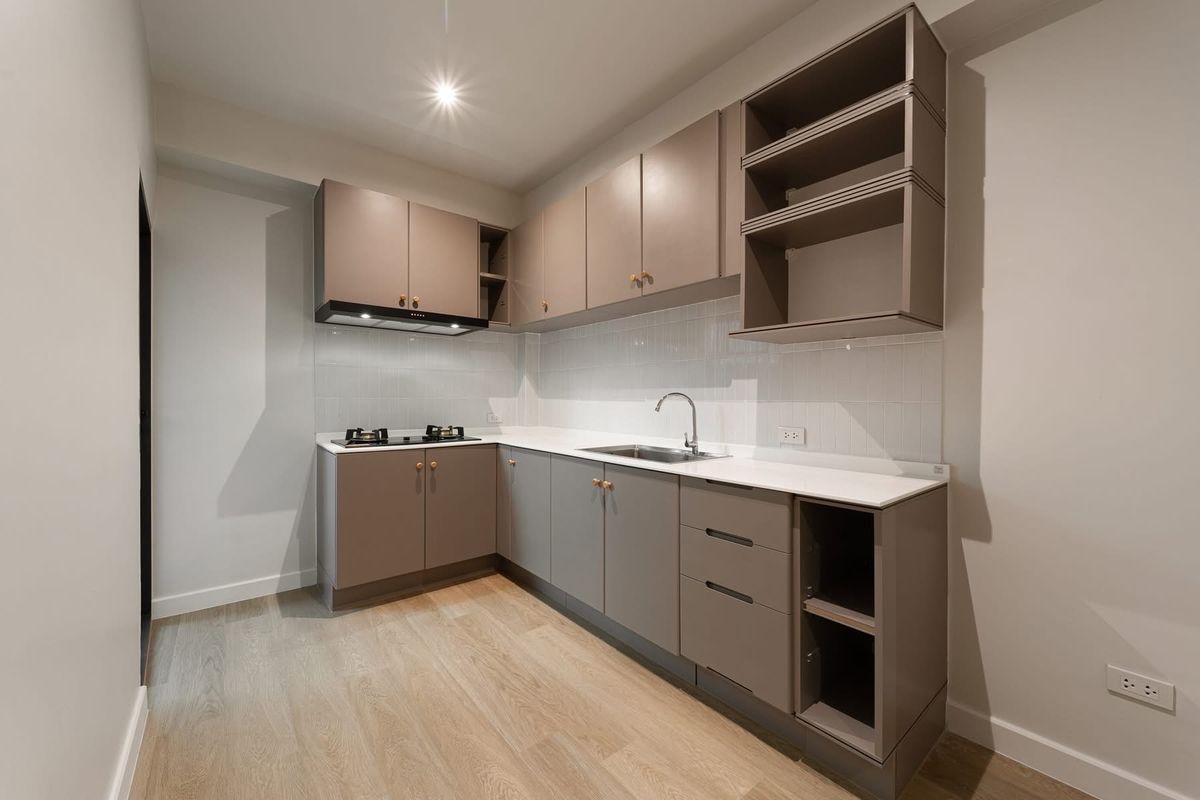 ขายทาวน์โฮมอ่อนนุช อุดมสุข : ขายพร้อมผู้เช่า สัญญาถึง  เดือนพ.ค. 2569ทาวน์เฮาส์ 3 ชั้น รีโนเวทใหม่ ใกล้ BTS พระโขนง เดินได้!ตกแต่งสไตล์โมเดิร์น น่าอยู่มาก