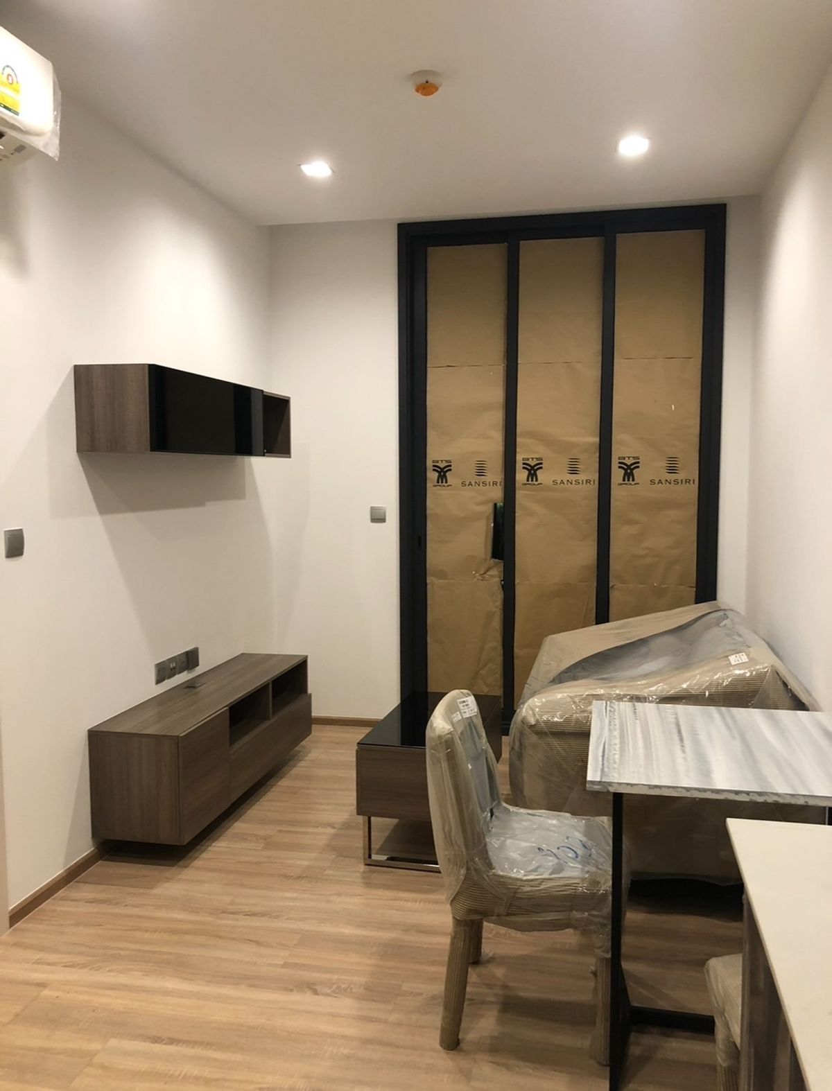 For SaleCondoSapankwai,Jatujak : 🔥 The best price in the building ❗️ Sell 1 bedroom The Line Phahol-PRADIPAT In the heart of Saphan Khwai The new room has never been. The price of a table is less than a hundred thousand! Contact 0968623850 🔥