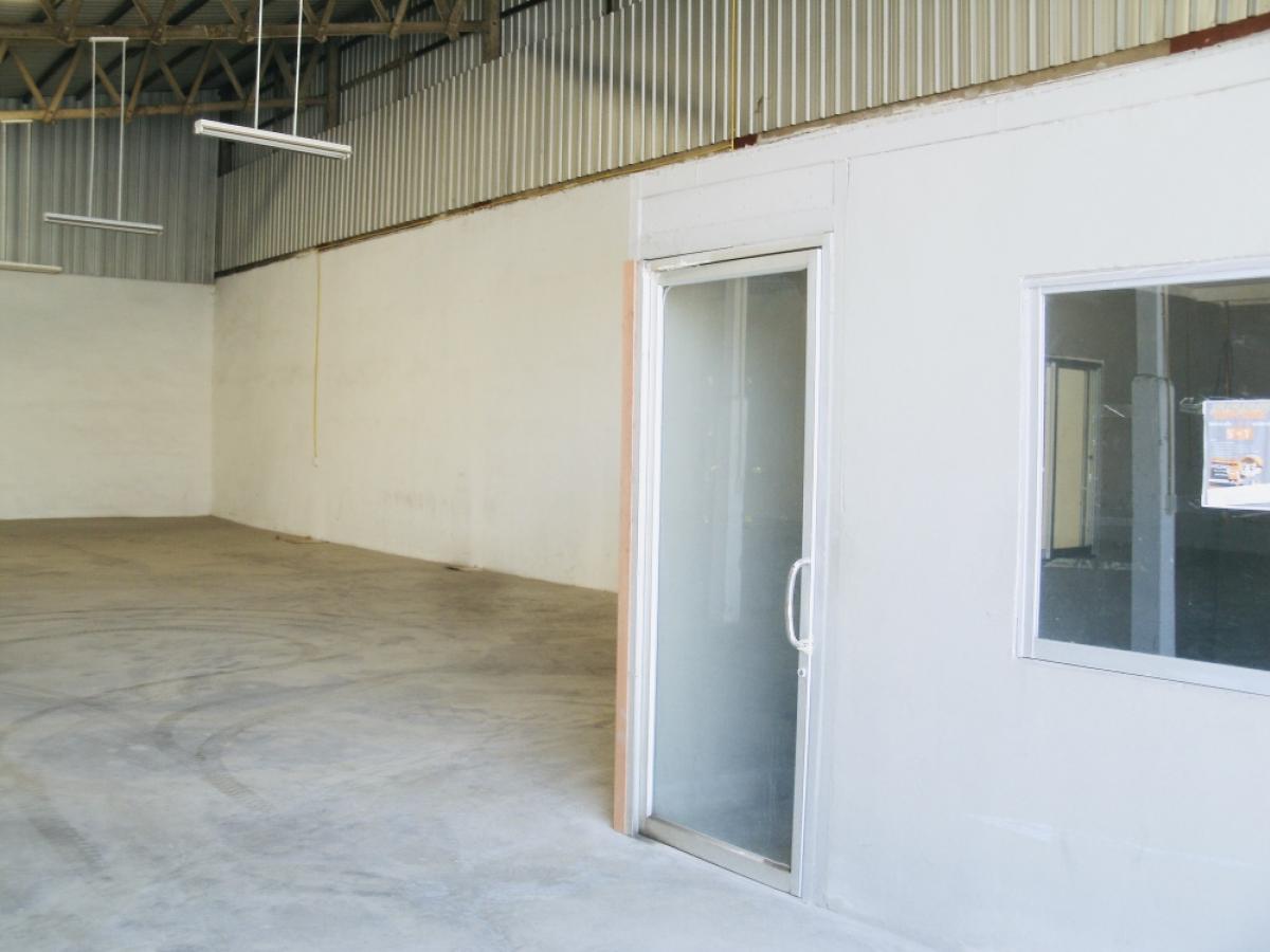 For RentWarehouseChachoengsao : Warehouse for rent on Bang Na Road, Bang Pakong, Chachoengsao, near Suvarnabhumi Laem Chabang Port Nick, Amata Nakorn Waran