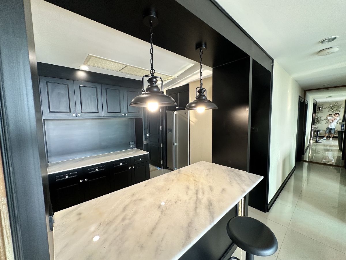 For SaleCondoWongwianyai, Charoennakor : 📢👇Living by the river , 3 beds big size, big balcony, near Icon Siam, opposite Asiatique 