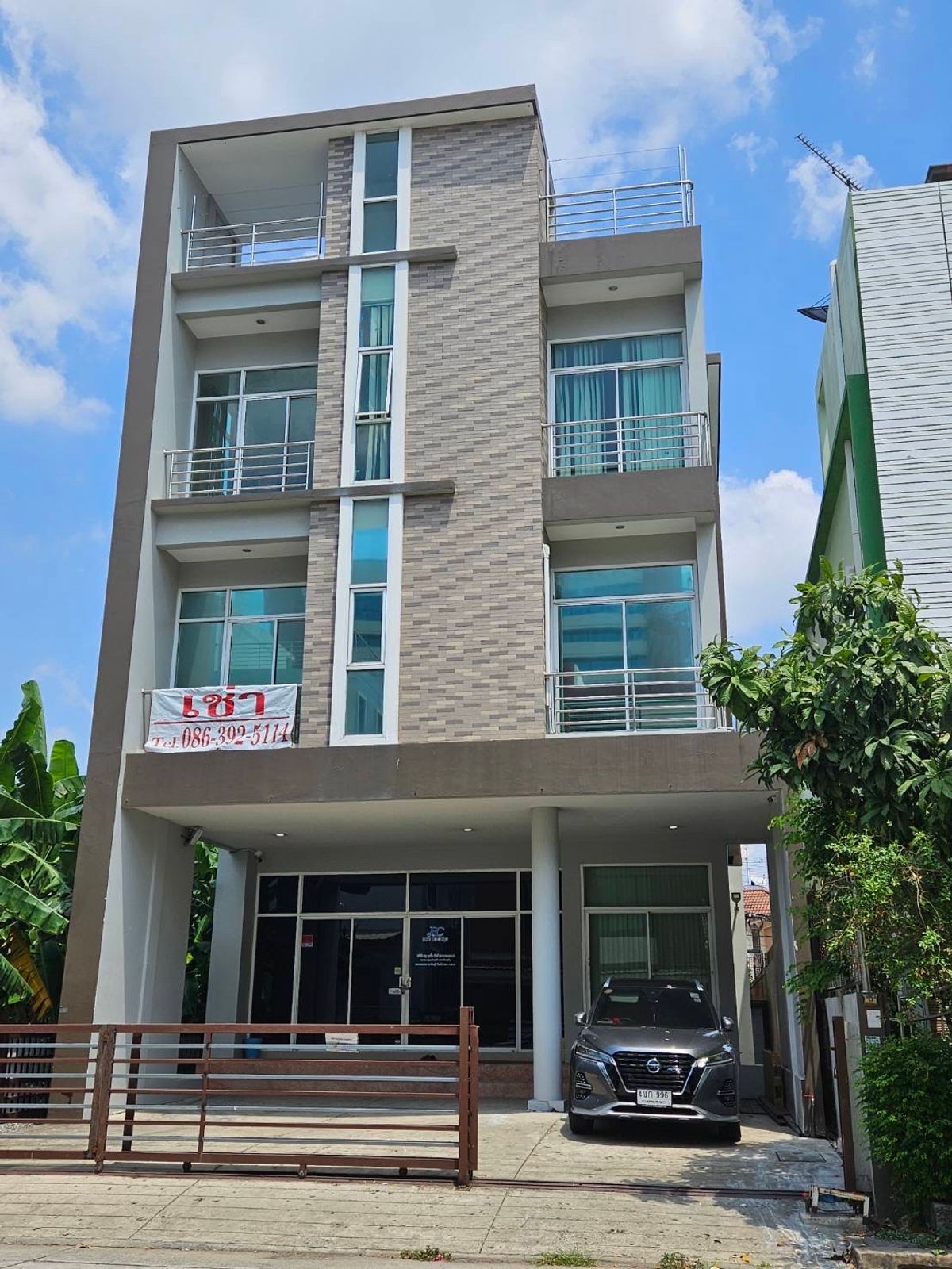 ให้เช่าโฮมออฟฟิศมีนบุรี-ร่มเกล้า : ให้เช่าโฮมออฟฟิศ หมู่บ้านปรีชาร่มเกล้า ตรงข้าม ม. เกษมบัณฑิต ค่าเช่า 35,000 บาท