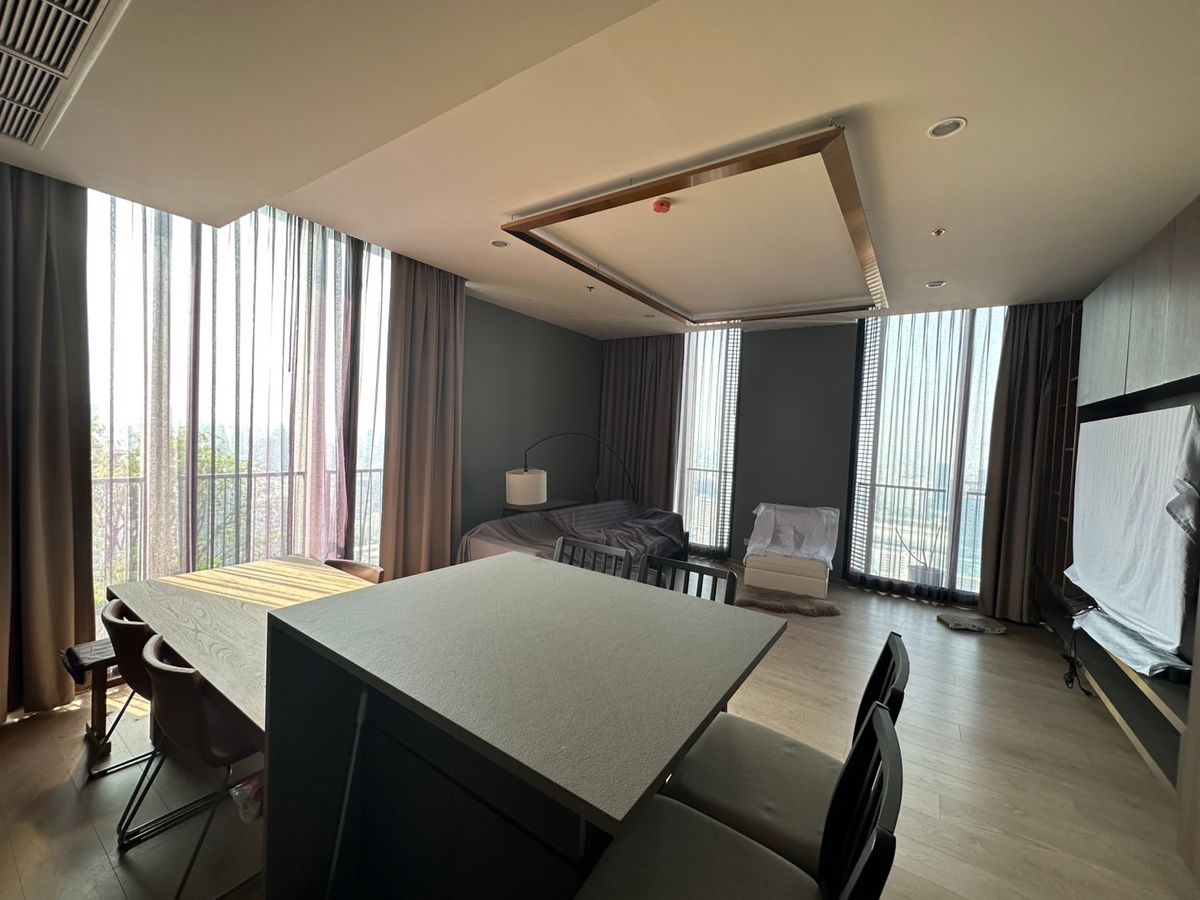 For RentCondoSukhumvit, Asoke, Thonglor : NOBLE BE19 condo for rent, 3 bedrooms, complete, ready to approach the Asoke BTS BTS and many department stores !!